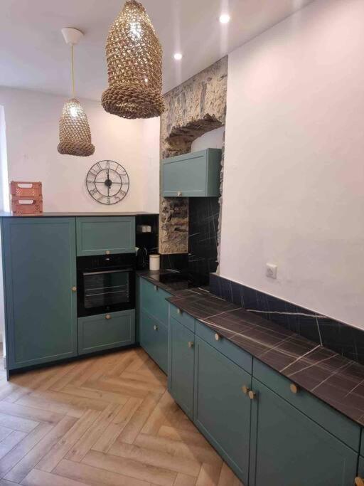 Appartement Au Coeur De La Ville Корте Екстериор снимка