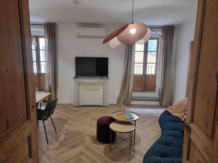 Appartement Au Coeur De La Ville Корте Екстериор снимка