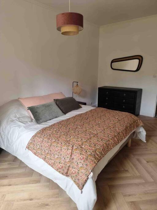 Appartement Au Coeur De La Ville Корте Екстериор снимка