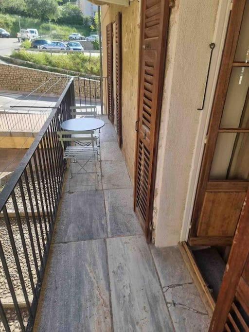 Appartement Au Coeur De La Ville Корте Екстериор снимка