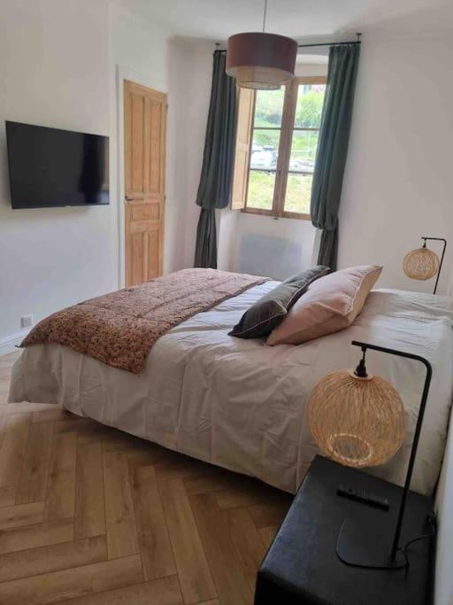 Appartement Au Coeur De La Ville Корте Екстериор снимка