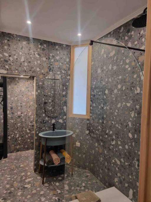 Appartement Au Coeur De La Ville Корте Екстериор снимка