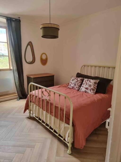 Appartement Au Coeur De La Ville Корте Екстериор снимка