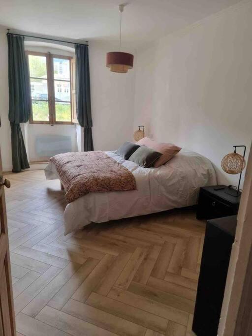 Appartement Au Coeur De La Ville Корте Екстериор снимка