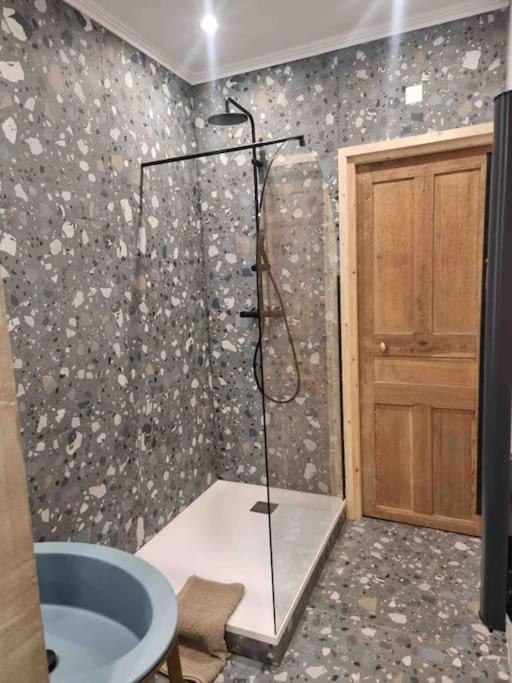 Appartement Au Coeur De La Ville Корте Екстериор снимка